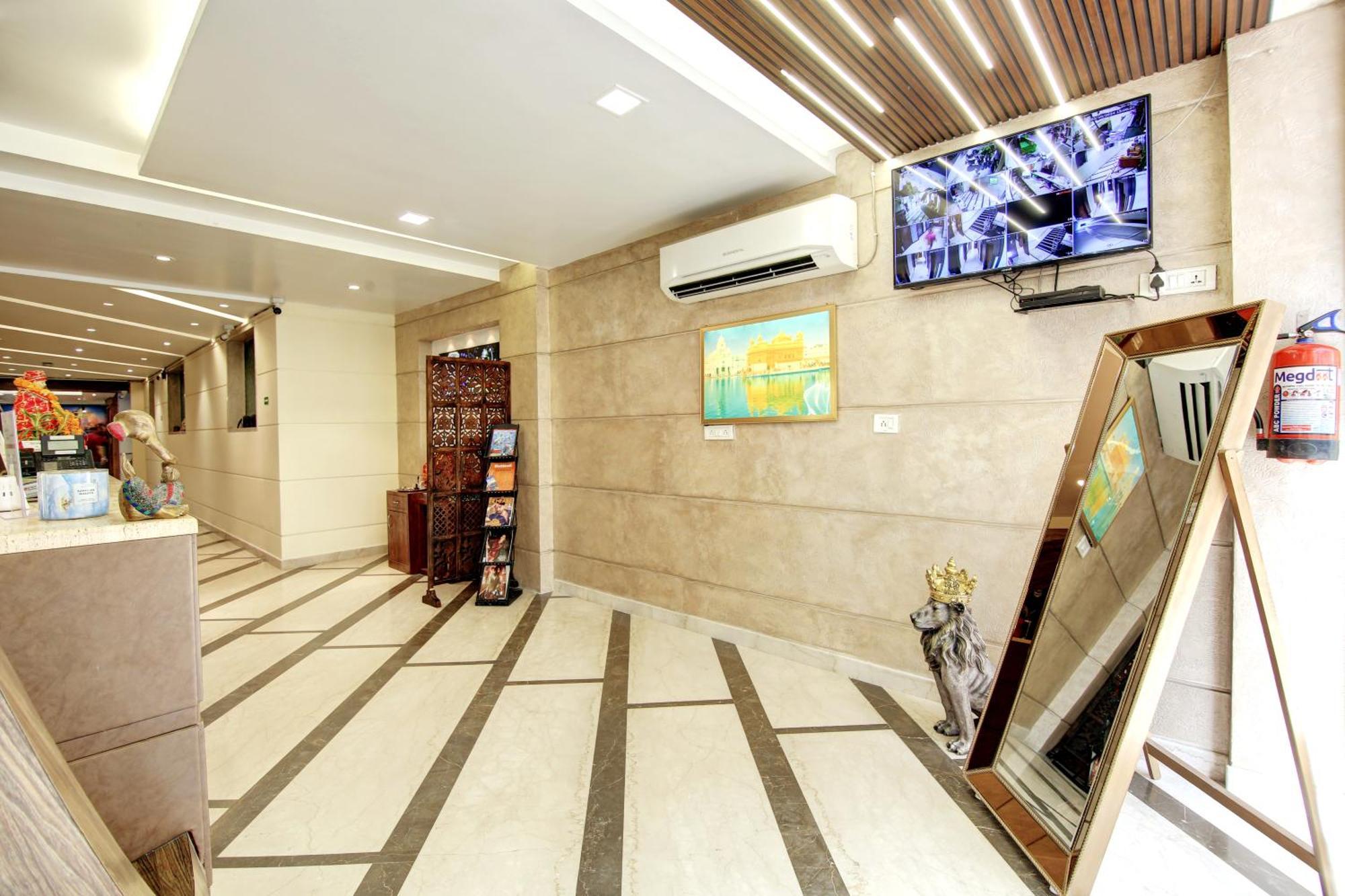 Hotel Neu Villa - Near Connaught Place & New Delhi Railway Station Új-Delhi Kültér fotó