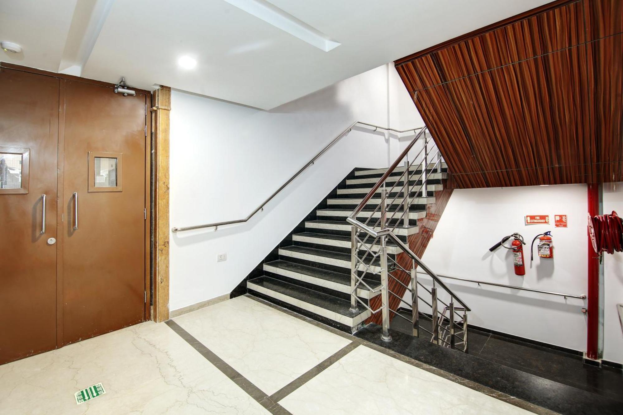 Hotel Neu Villa - Near Connaught Place & New Delhi Railway Station Új-Delhi Kültér fotó